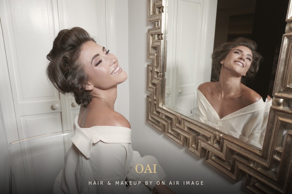 Beni Rae Harmony, finished look at the mirror